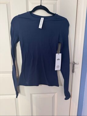 ALO Yoga Navy Long Sleeve Crew Top